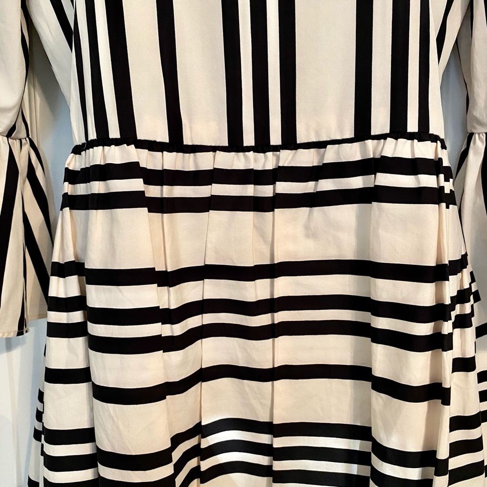 Alice & Olivia Augusta Ruffled Sleeve Dress, 6 - Picture 5 of 13